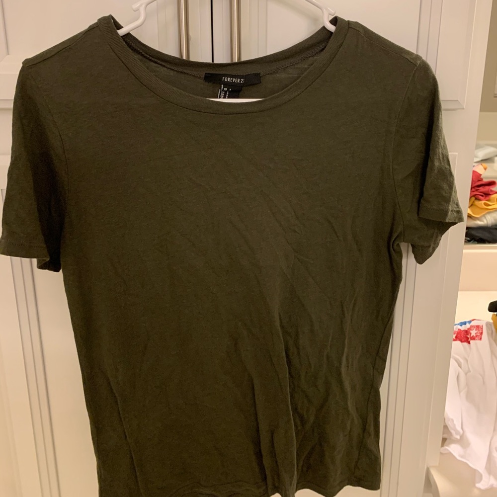 Forever 21 T Shirt